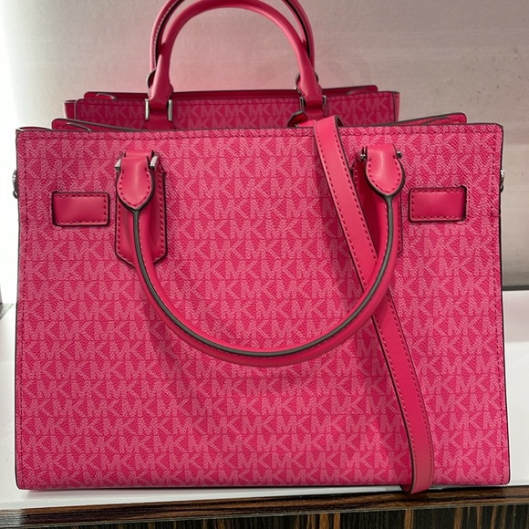 Michael Kors Hamilton Medium Signature Logo Satchel
Dragonfruit
NWT - Picture 9 of 16